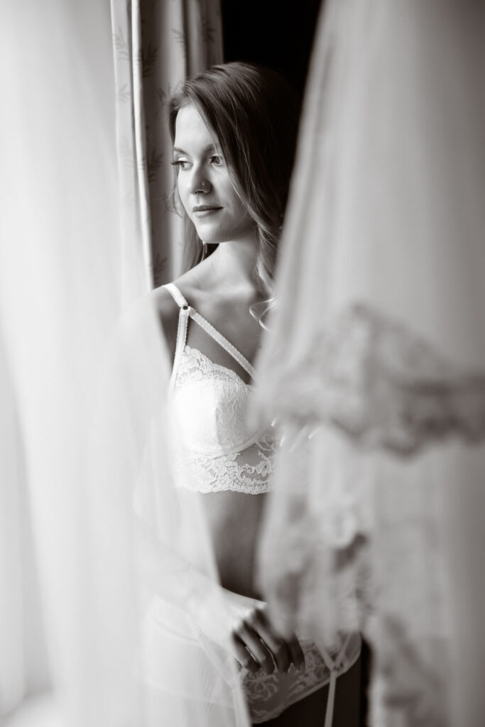 bridal boudoir pose